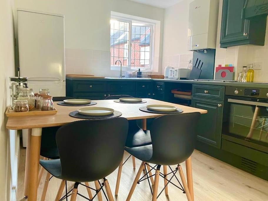 Lovely 2 Bedroom Apartment In Much Wenlock Exterior photo